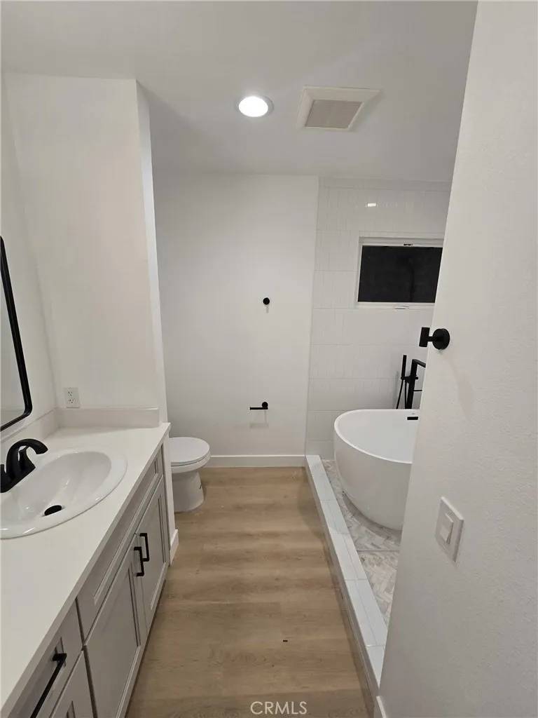 Granada Hills, CA 91344,16124 San Fernando Mission Boulevard