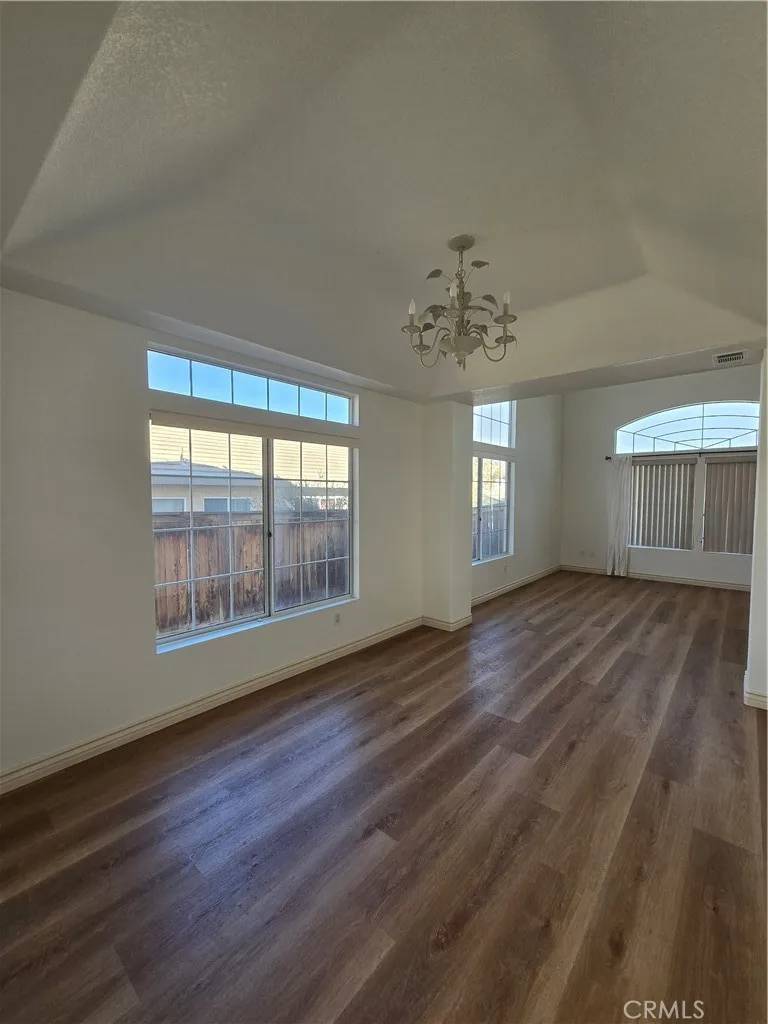 Victorville, CA 92392,12334 Navajo