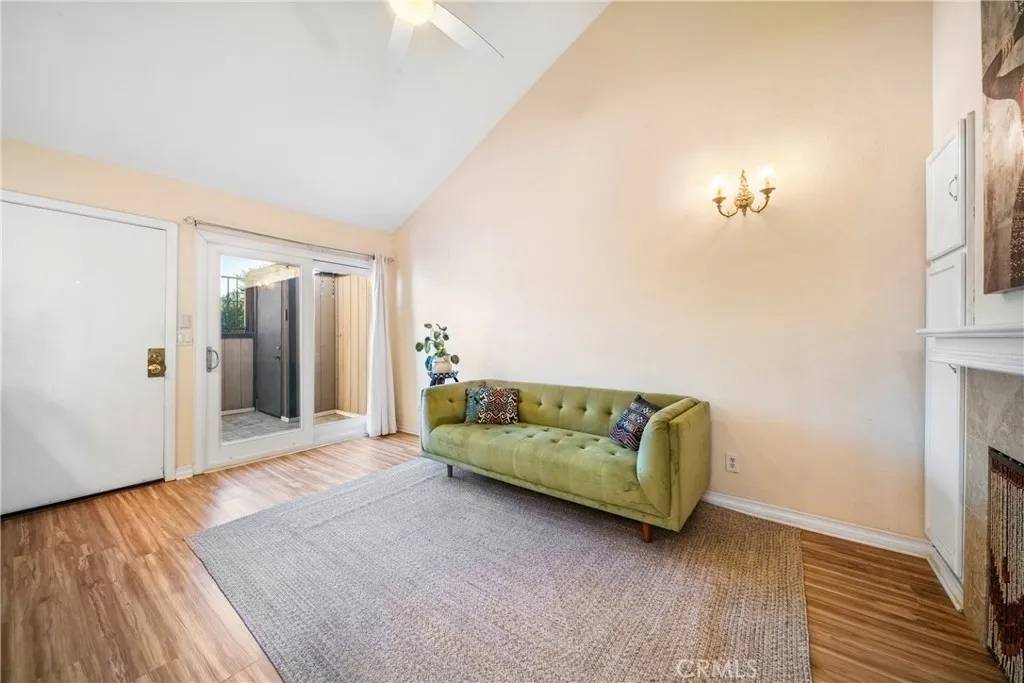 West Hills, CA 91307,22421 Sherman Way #10