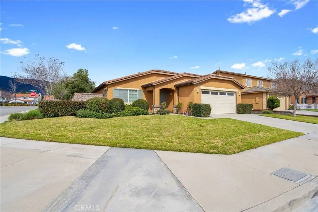 Fontana, CA 92336,15372 Wood Duck Street