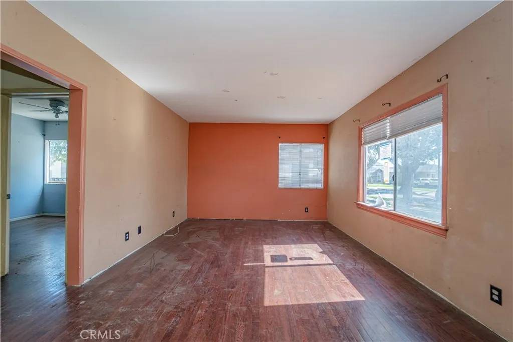 South Gate, CA 90280,10432 Mcnerney Avenue