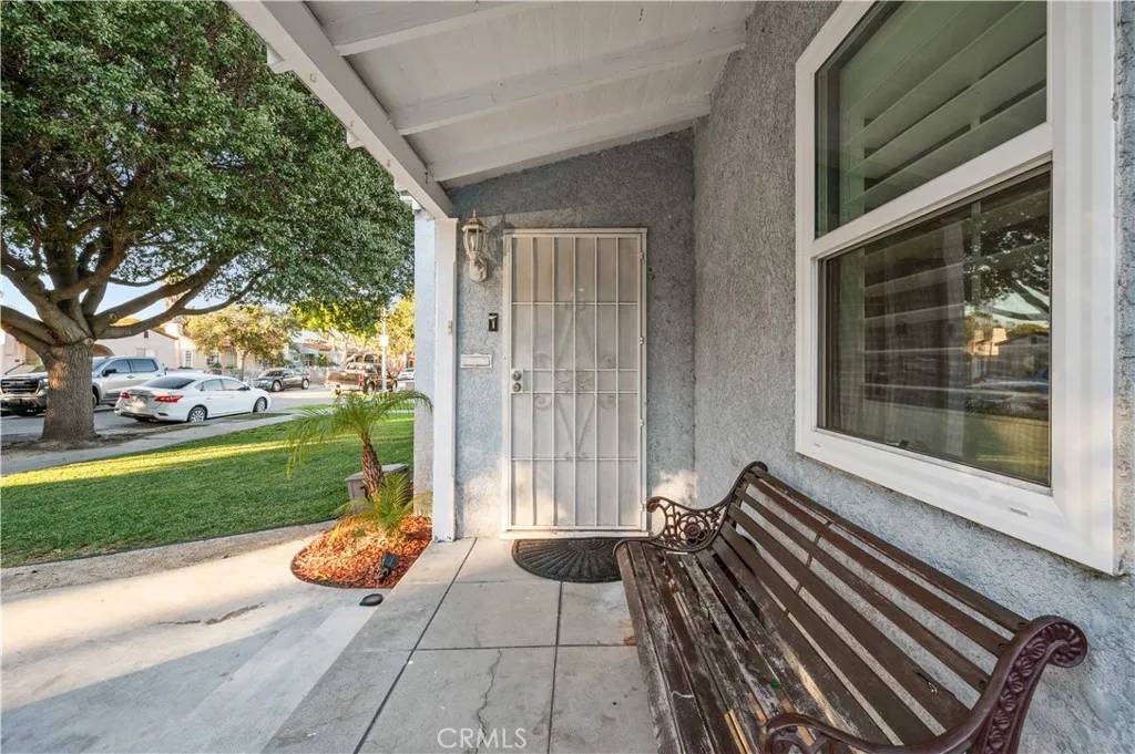 South Gate, CA 90280,8960 S Gate Avenue