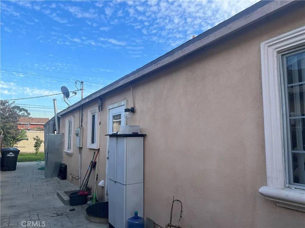 South Gate, CA 90280,9210 San Luis Avenue