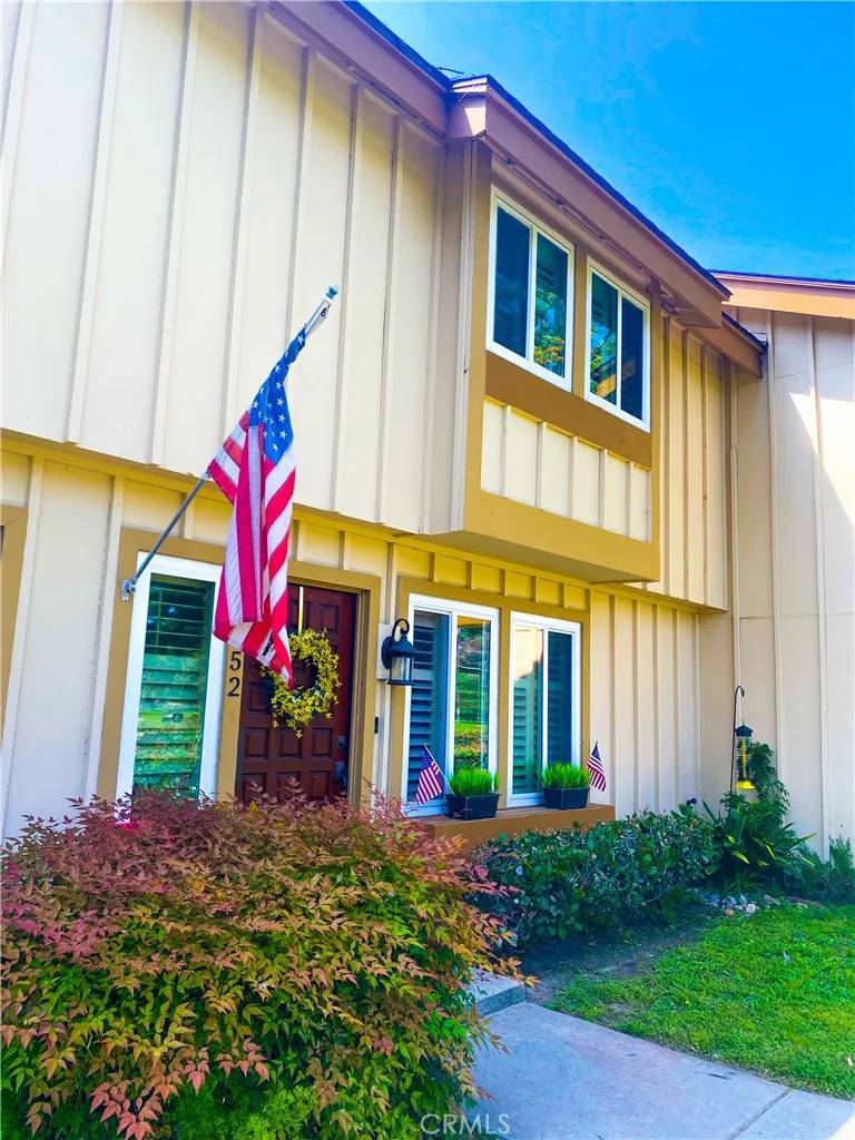 South Gate, CA 90280,9852 Karmont Avenue