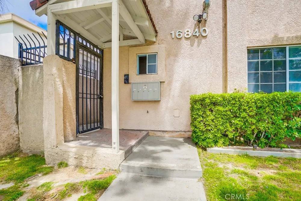 Paramount, CA 90723,16840 Verdura Avenue #1