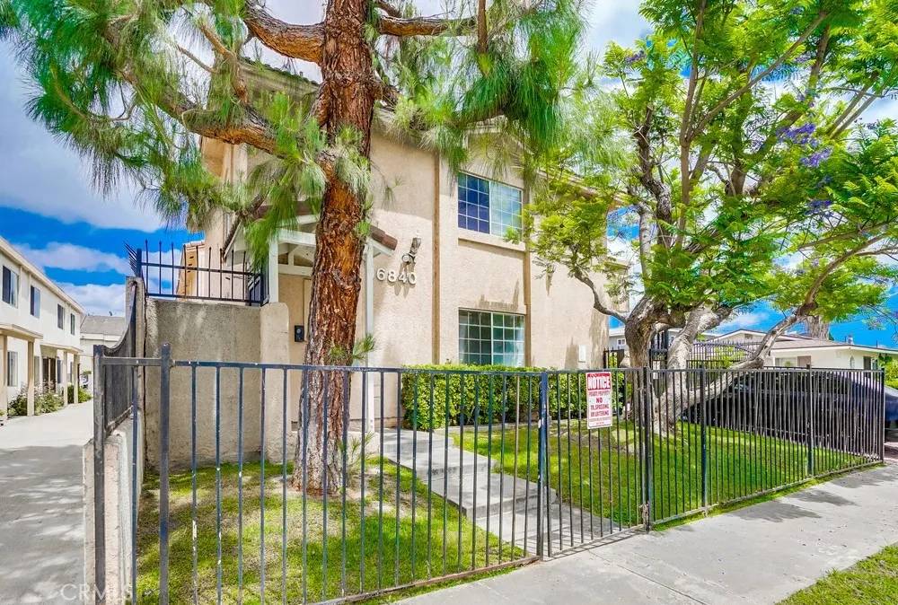 Paramount, CA 90723,16840 Verdura Avenue #1