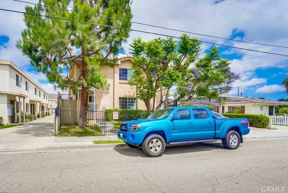 Paramount, CA 90723,16840 Verdura Avenue #1
