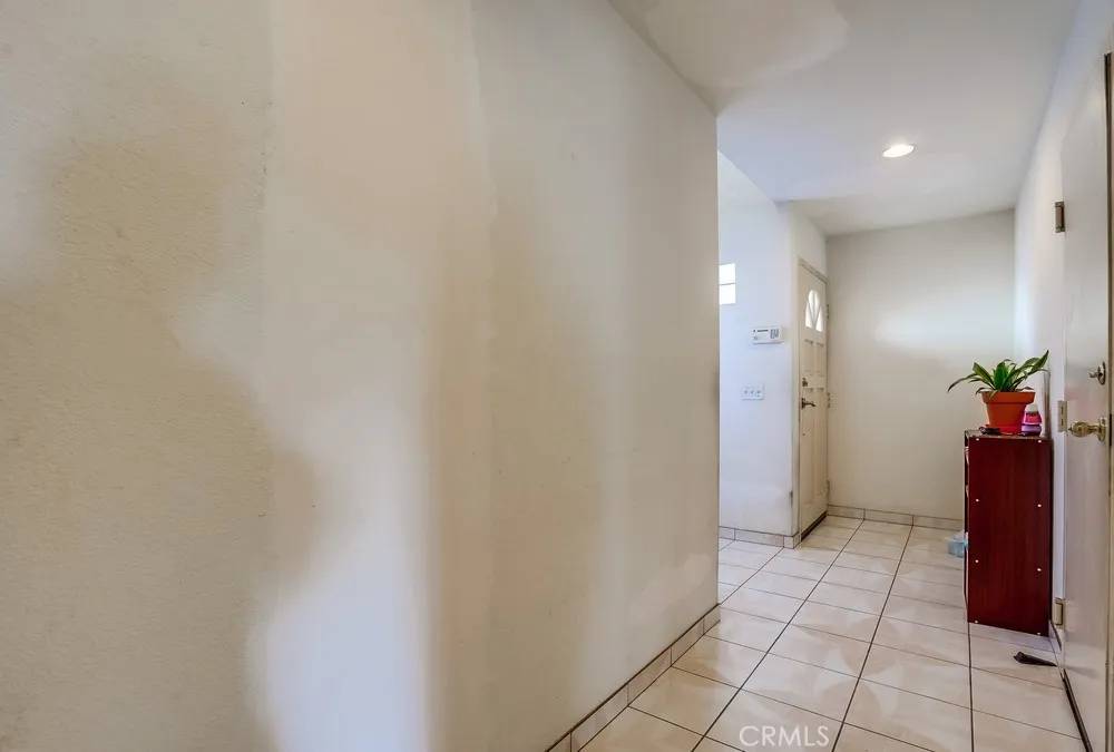 Paramount, CA 90723,16840 Verdura Avenue #1