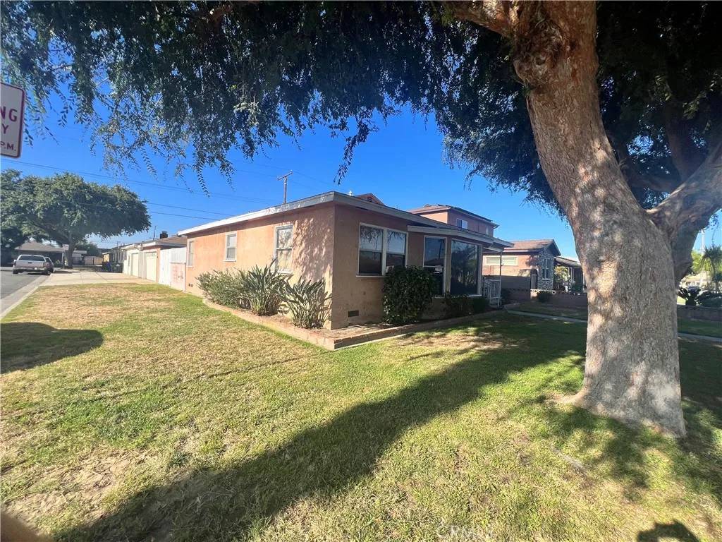 South Gate, CA 90280,7317 Howery Street