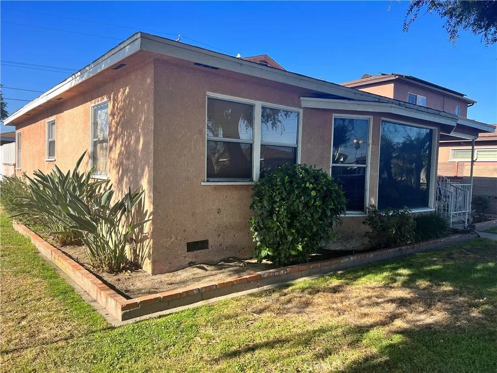 South Gate, CA 90280,7317 Howery Street