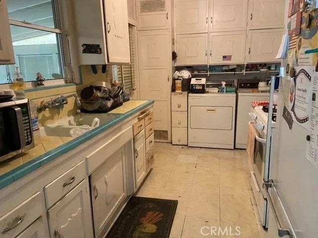 Reseda, CA 91335,6621 Lindley Avenue