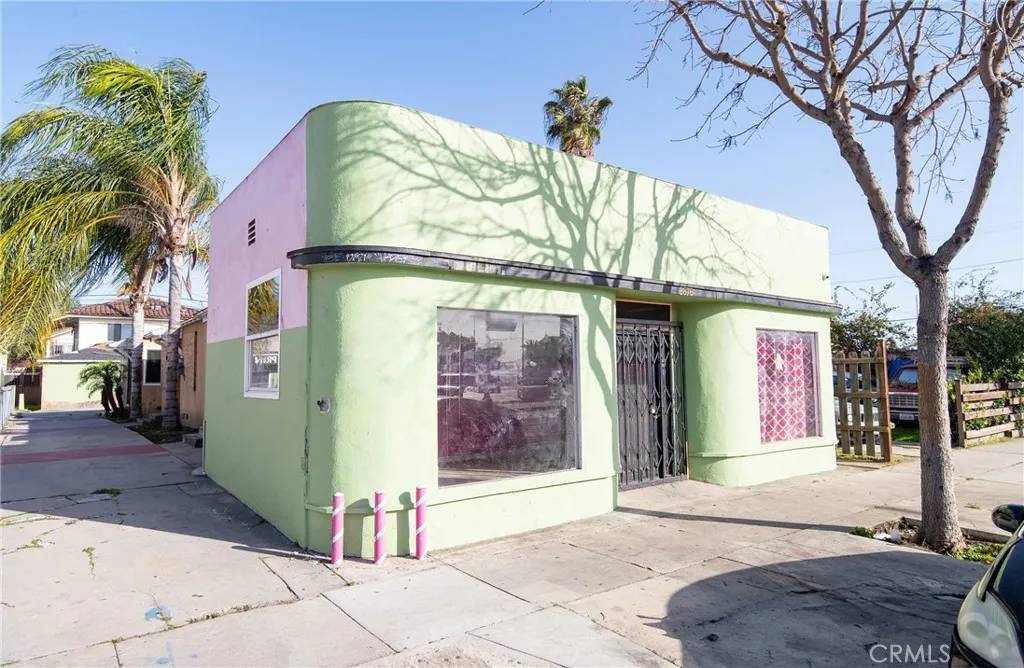 South Gate, CA 90280,8676 State Street