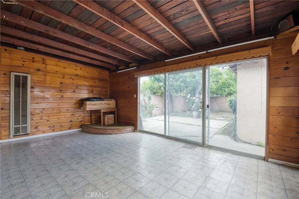 South Gate, CA 90280,2741 Kansas Avenue