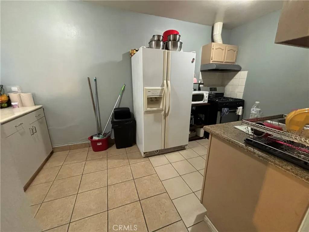 Bell, CA 90201,4231 Walnut Street