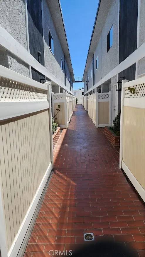 Valley Village, CA 91607,12310 Burbank Blvd #12