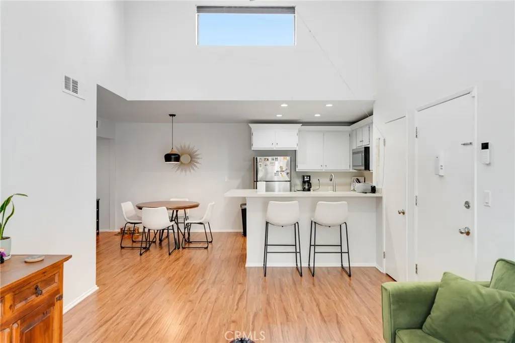 Newhall, CA 91321,25003 Peachland Avenue #212