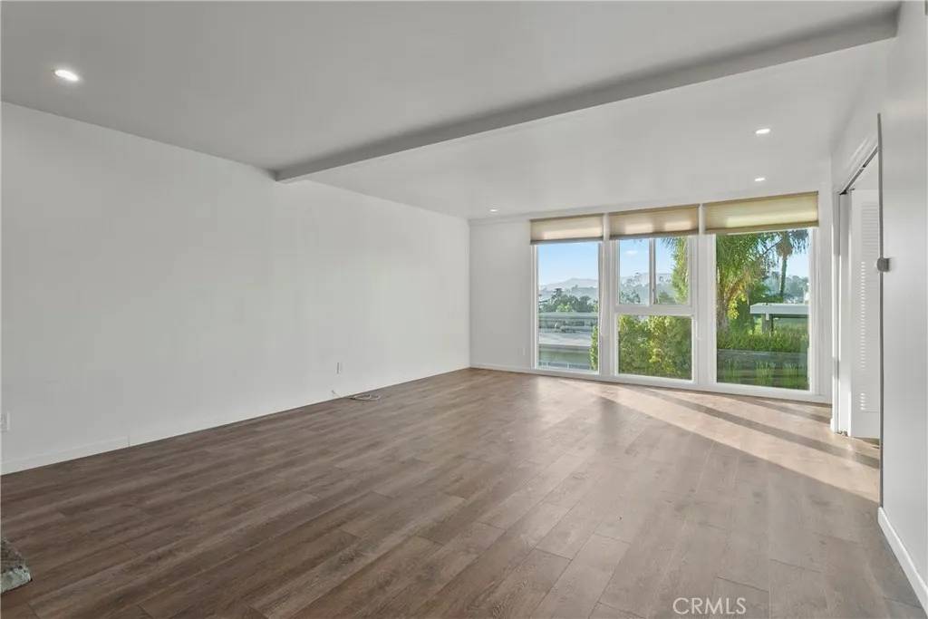Los Angeles, CA 90068,5545 Tuxedo