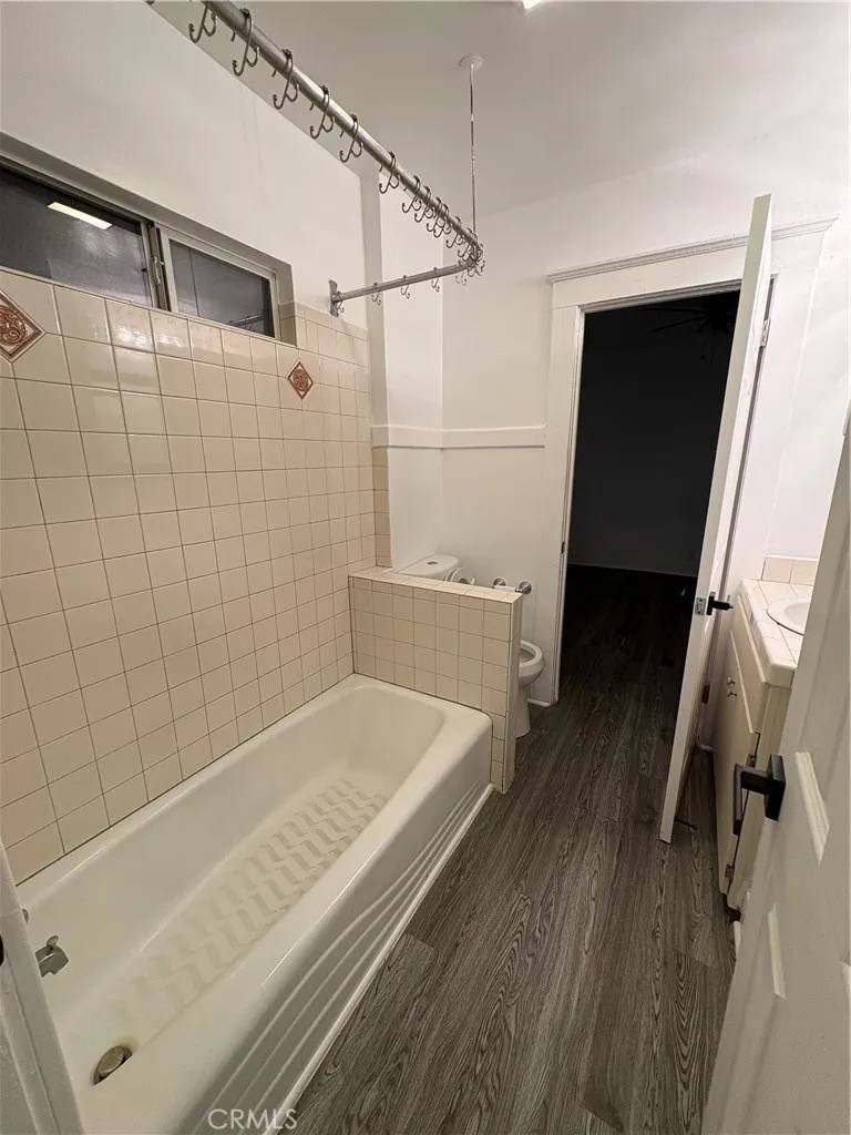 Los Angeles, CA 90059,10941 Hickory Street