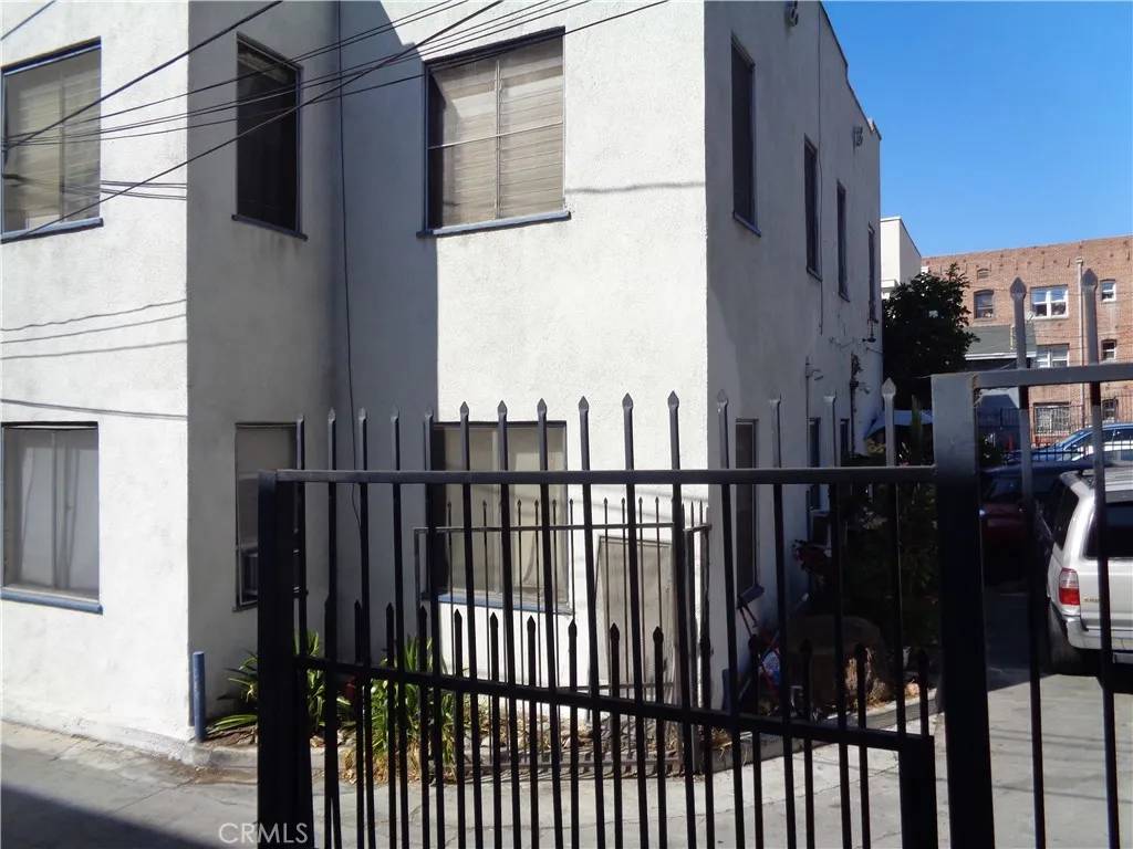 Los Angeles, CA 90004,152 S Westmoreland Avenue