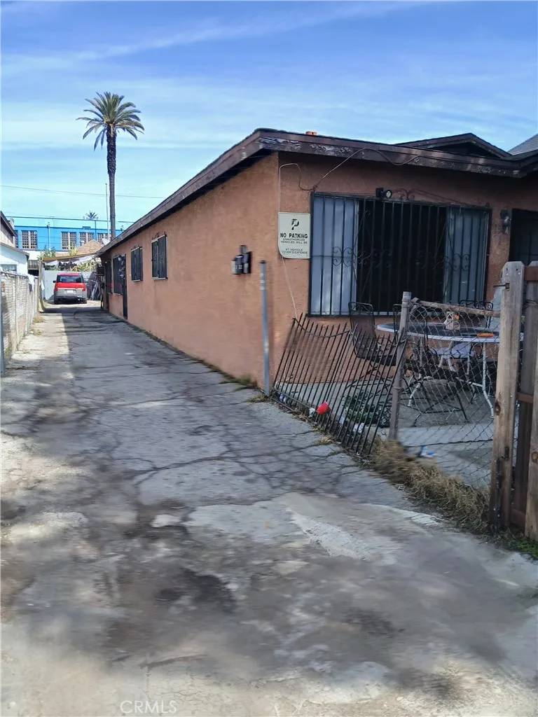 Los Angeles, CA 90011,1549 E 33rd Street