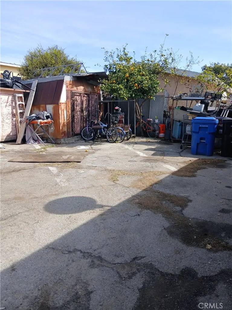 Los Angeles, CA 90011,1549 E 33rd Street