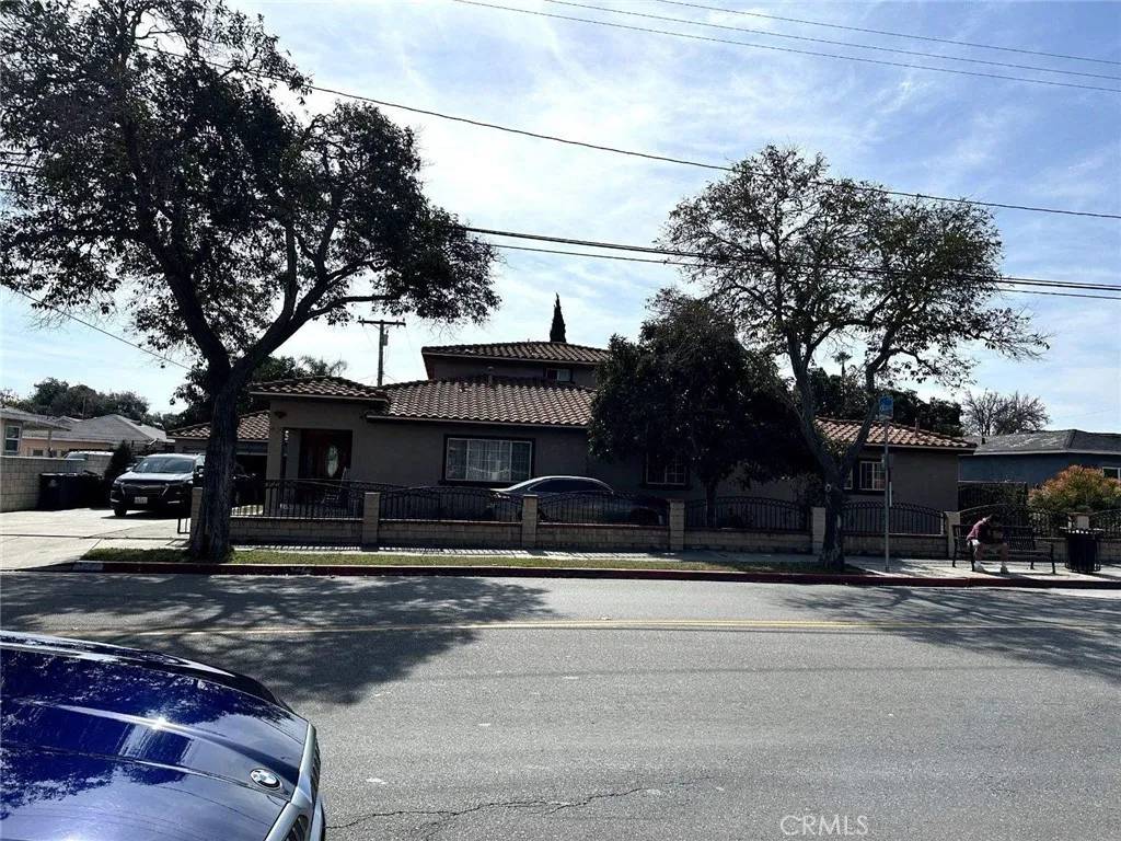 Santa Ana, CA 92707,1042 W Mcfadden Avenue