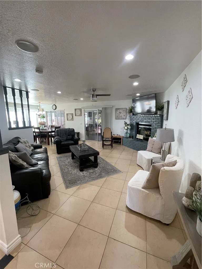 Victorville, CA 92395,14172 La Paz Drive