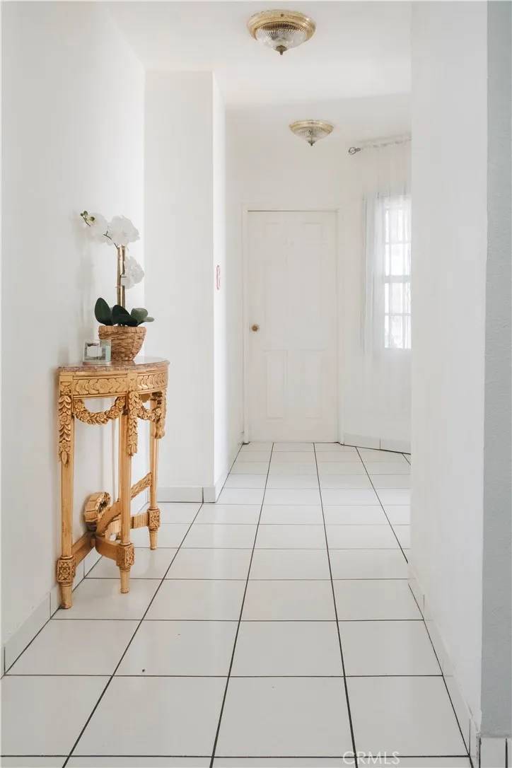 South Gate, CA 90280,8945 San Antonio Avenue