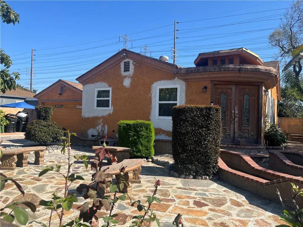 Compton, CA 90221,3704 E Iva Street