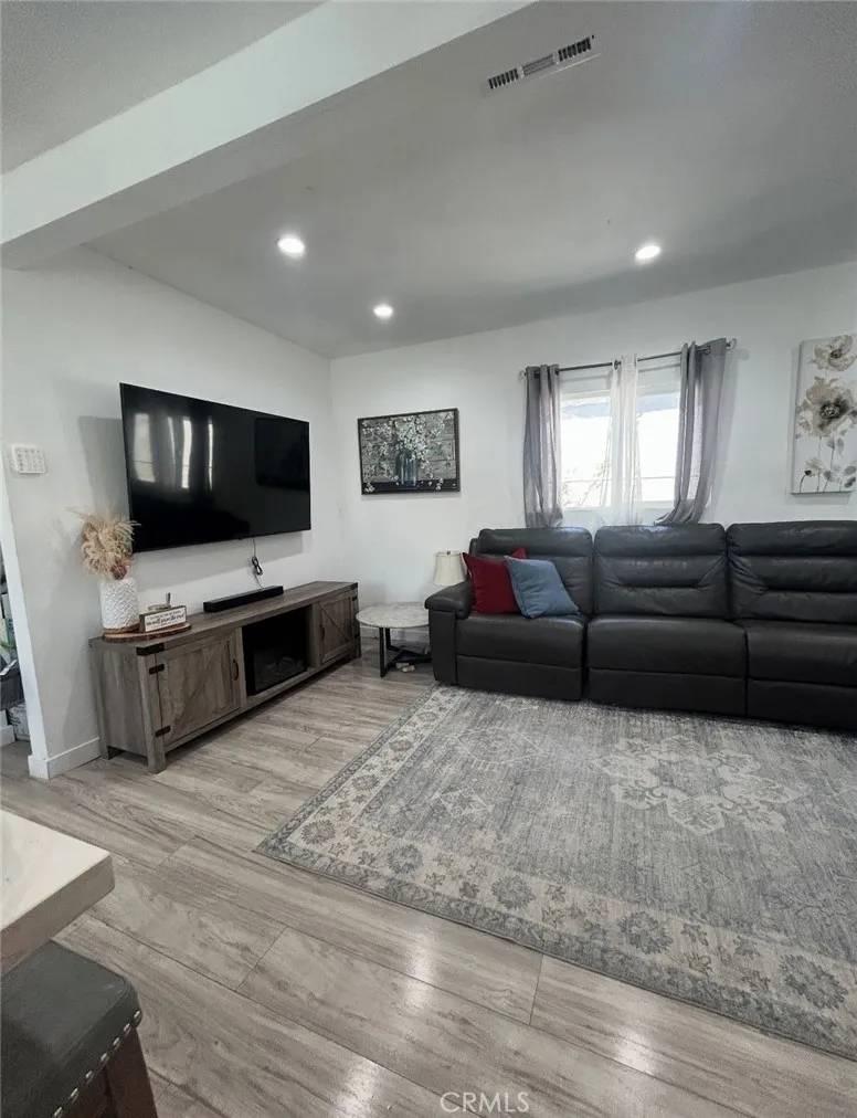 Compton, CA 90220,1715 W 155th