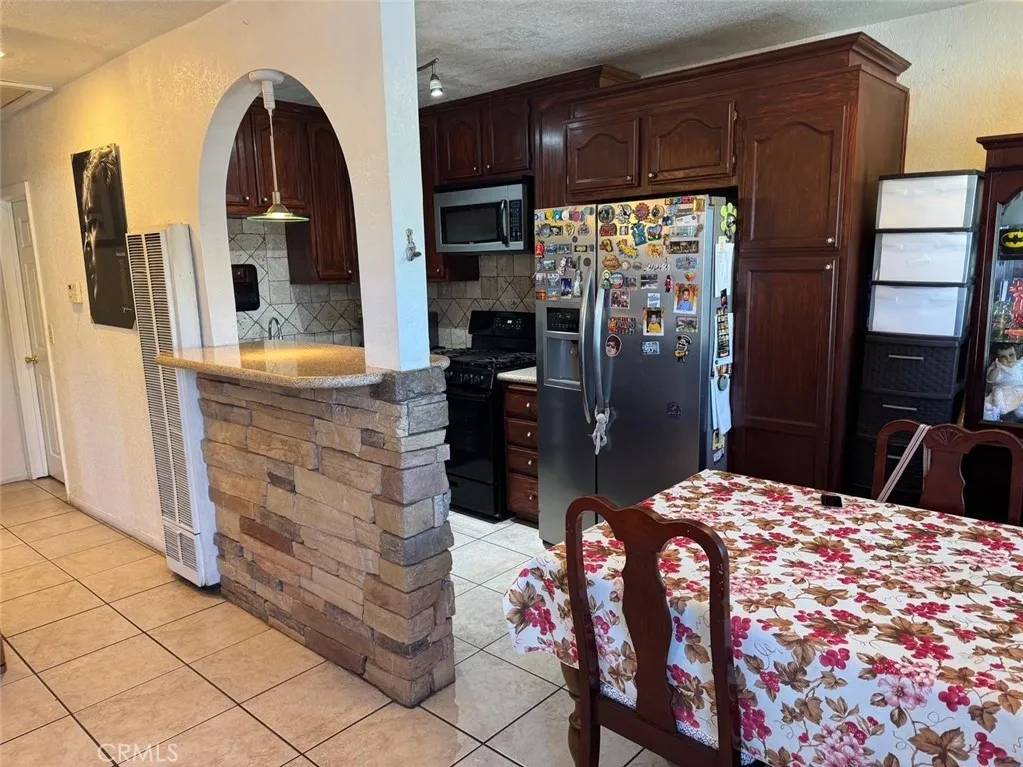 Paramount, CA 90723,8318 Howe