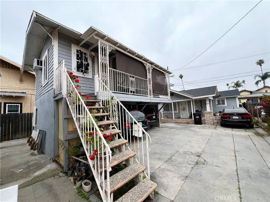 Los Angeles, CA 90044,629 W Gage Avenue