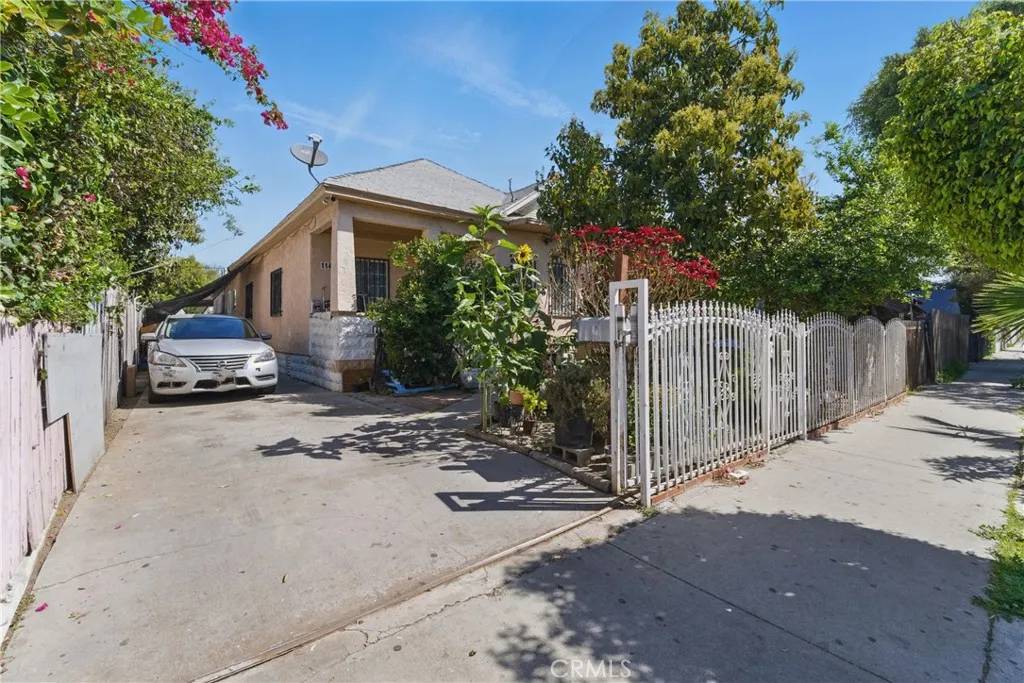 Los Angeles, CA 90011,1139 E 43rd Street