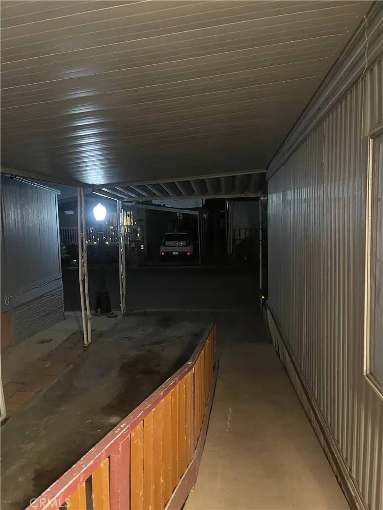 South Gate, CA 90280,10001 Frontage #73