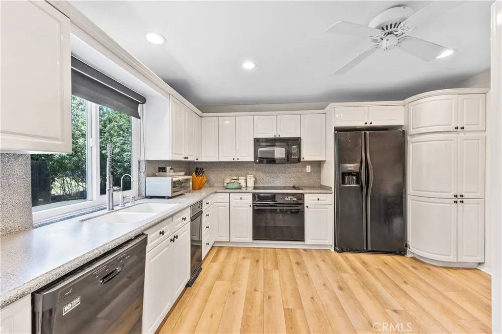 Tarzana, CA 91356,5477 Nestle Avenue #6