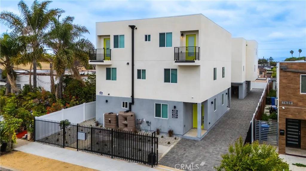 Los Angeles, CA 90047,1643 W 82nd Street