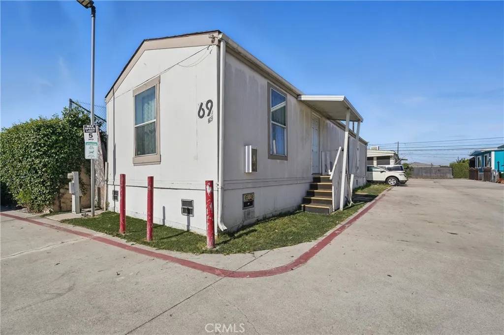 Compton, CA 90220,1911 W 156th #69