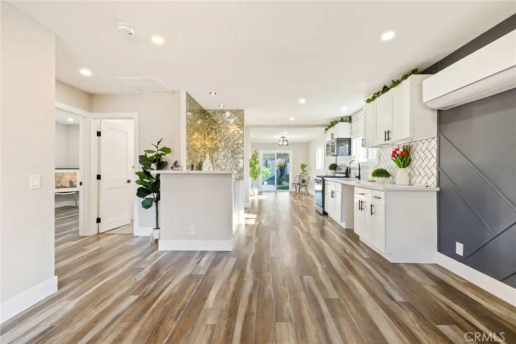 Hawthorne, CA 90250,4930 W 142nd Street