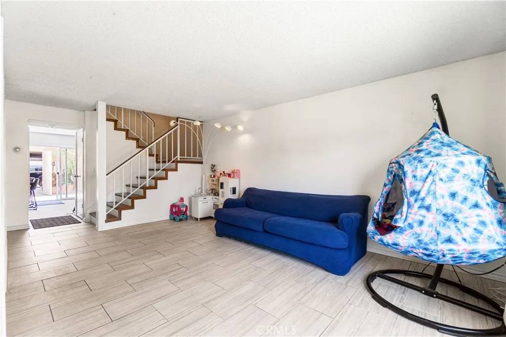 South Gate, CA 90280,5950 IMPERIAL Highway #48