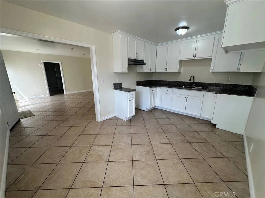 Los Angeles, CA 90002,10516 S Clovis Avenue