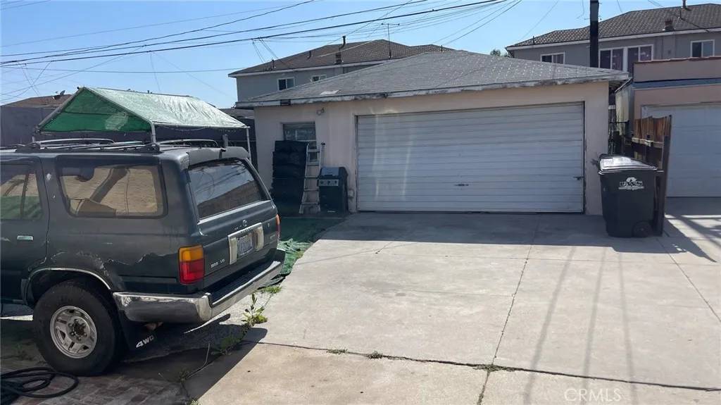 South Gate, CA 90280,8933 Bowman Avenue