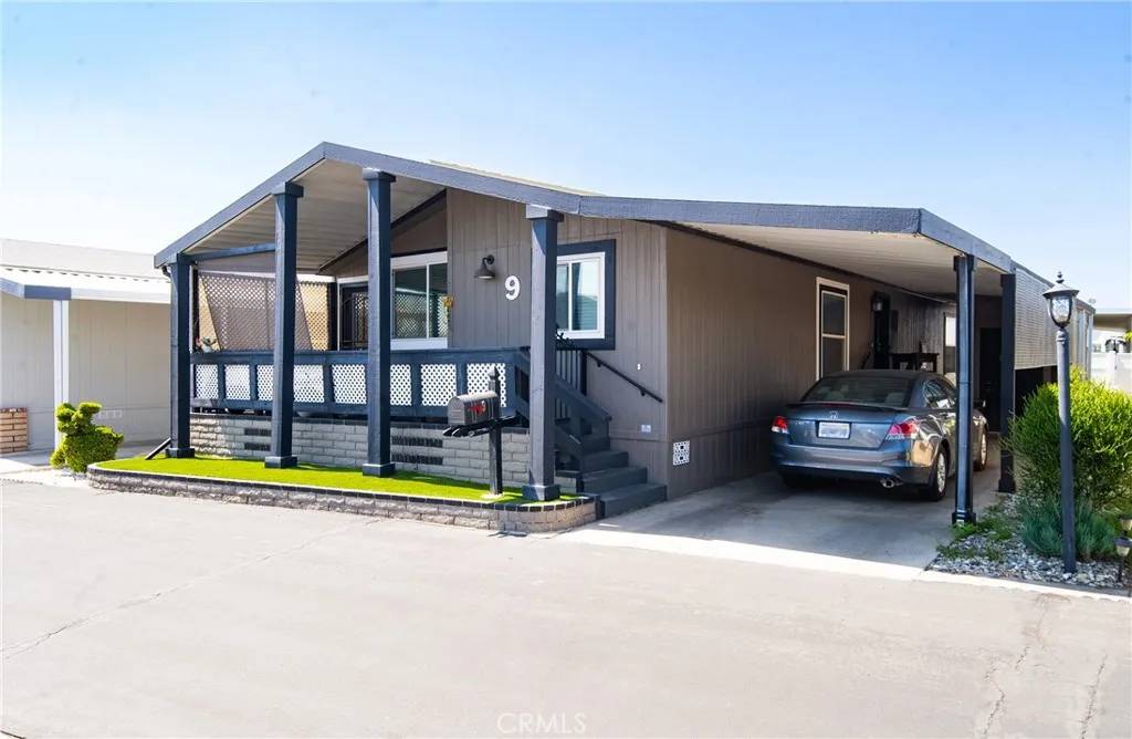 Placentia, CA 92870,161 E Orangethorpe #9