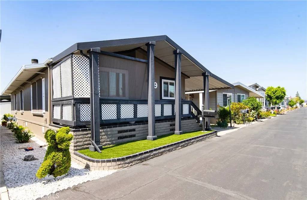 Placentia, CA 92870,161 E Orangethorpe #9