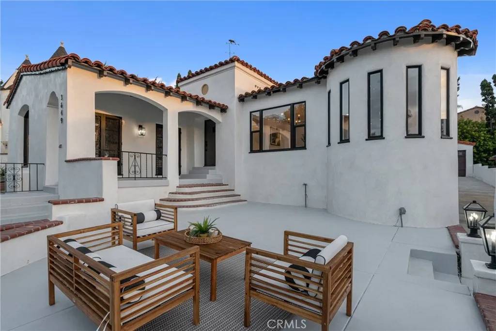 View Park, CA 90008,3649 Mount Vernon Drive
