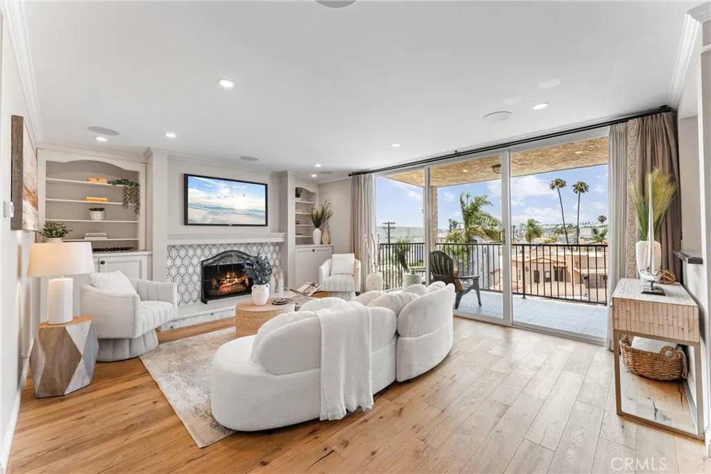 Long Beach, CA 90803,201 Bay Shore Avenue #305