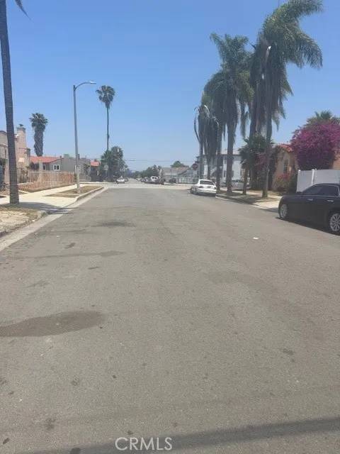 Los Angeles, CA 90047,8463 S Halldale Avenue