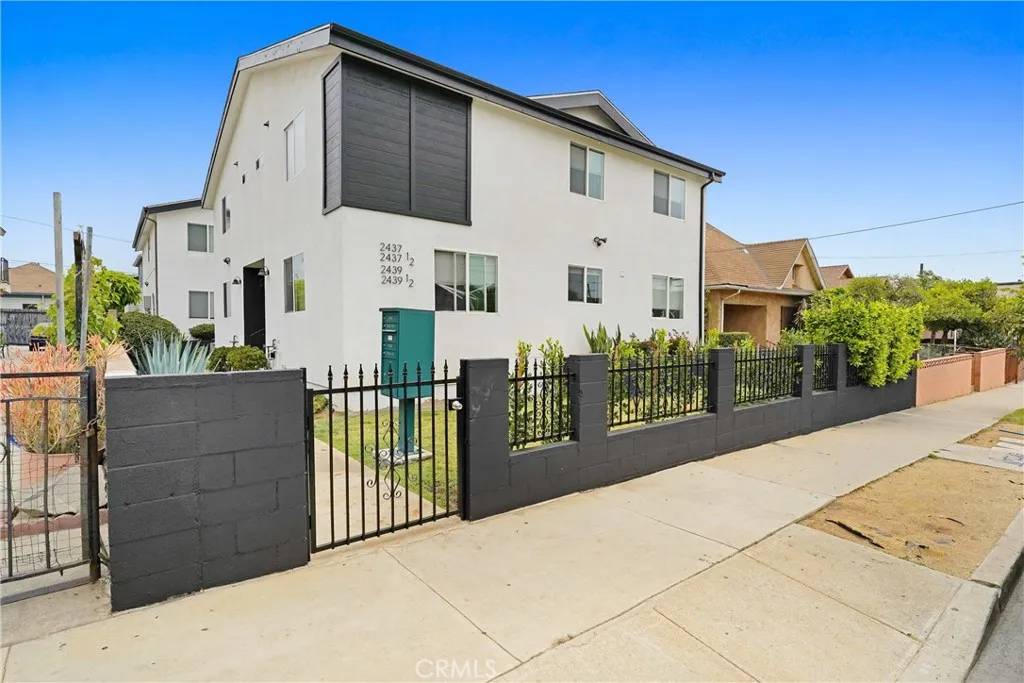 Los Angeles, CA 90033,2437 Malabar Street