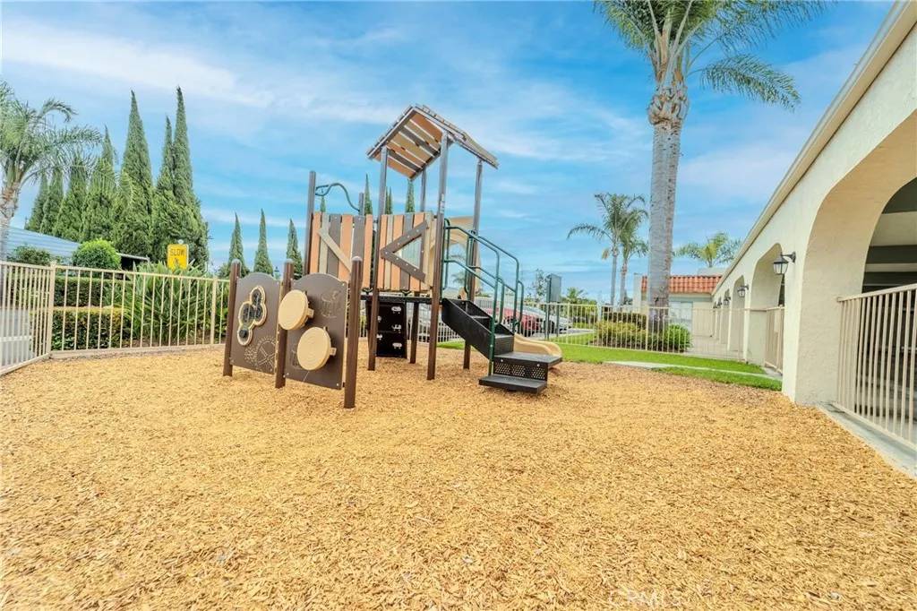 Garden Grove, CA 92840,12861 West #40