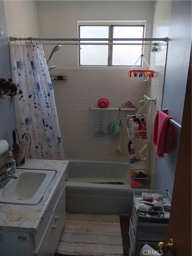 South Gate, CA 90280,10007 Otis Street