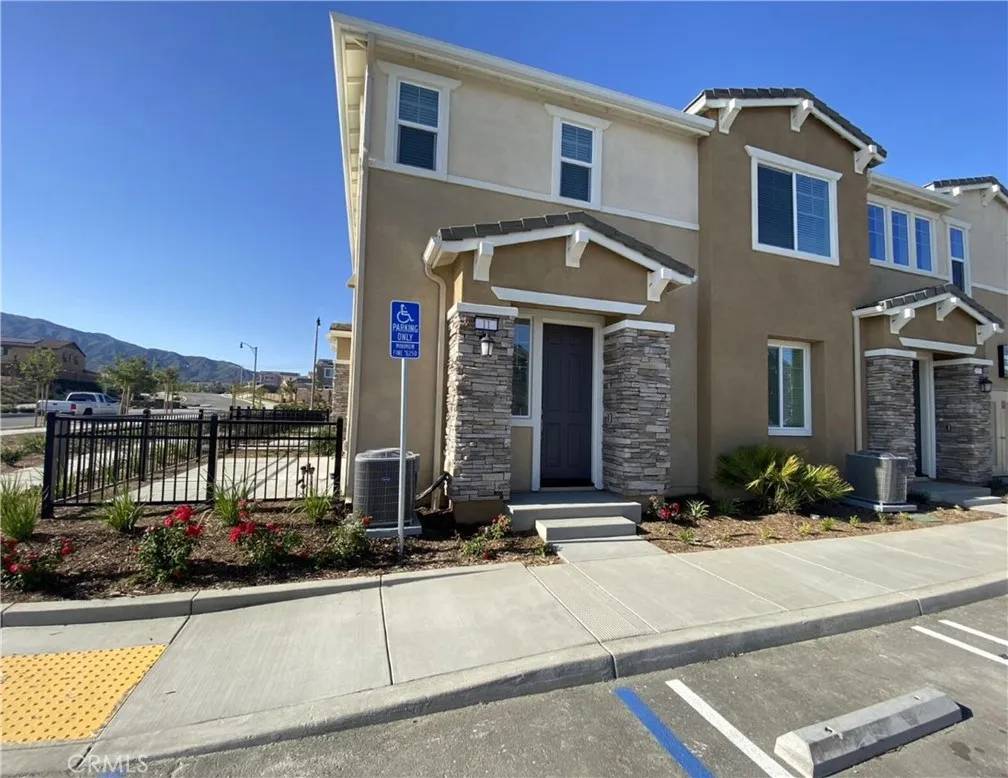 Fontana, CA 92336,16620 Wyndham Lane #11